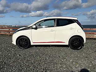 Used 2017 Toyota Aygo White - Interior and Exterior details 9