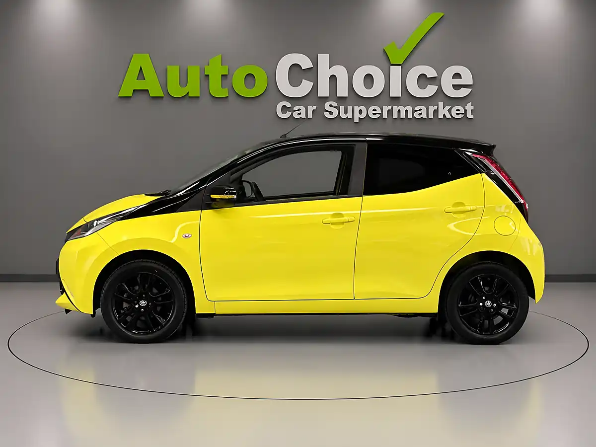 Used 2017 Toyota Aygo X-Cite 3 Yellow - Interior and Exterior details 4