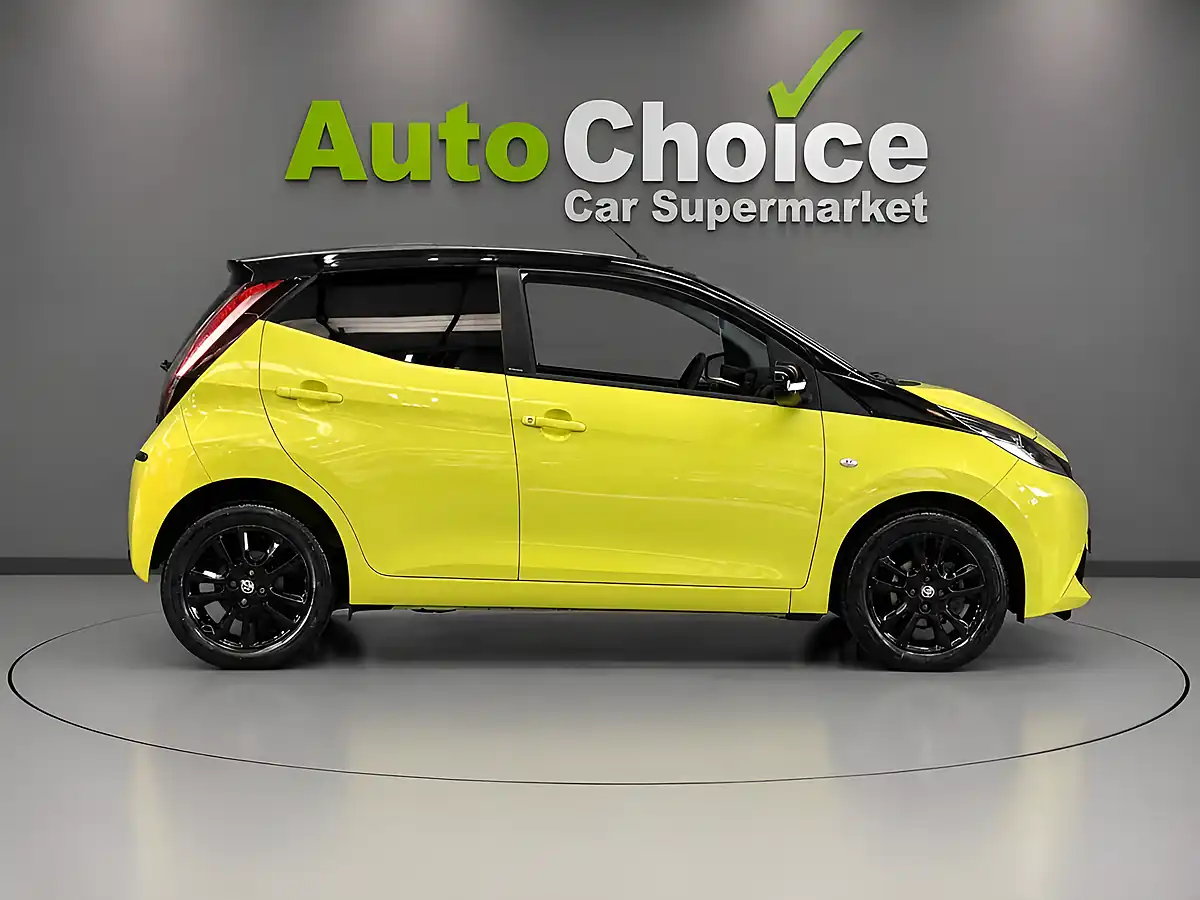 Used 2017 Toyota Aygo X-Cite 3 Yellow - Interior and Exterior details 7
