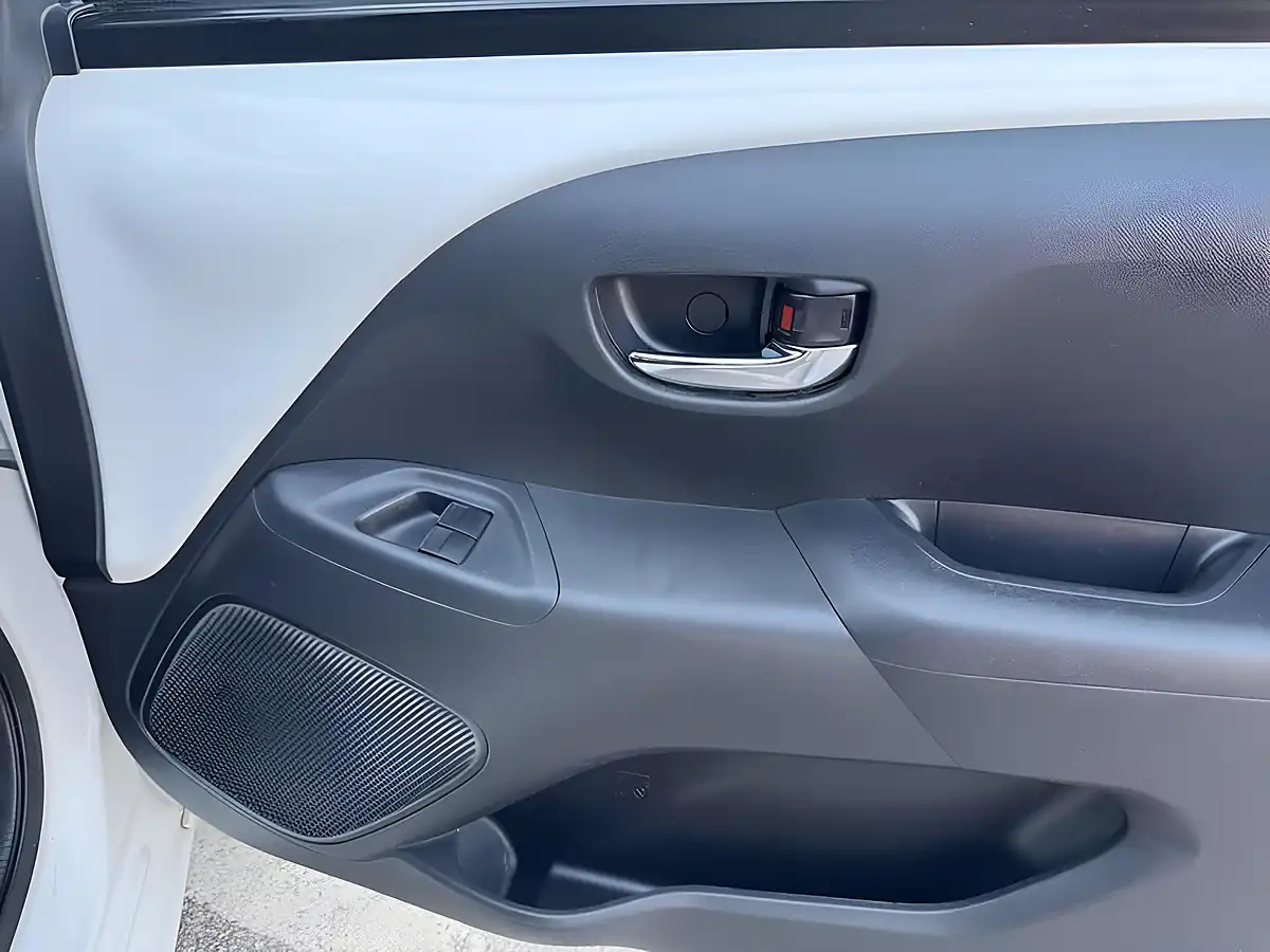 Used 2017 Toyota Aygo X-Claim Funroof White - Interior and Exterior details 18