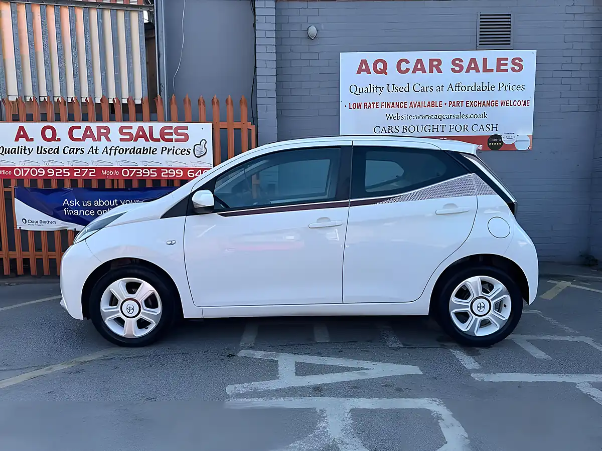 Used 2017 Toyota Aygo X-Claim Funroof White - Interior and Exterior details 4