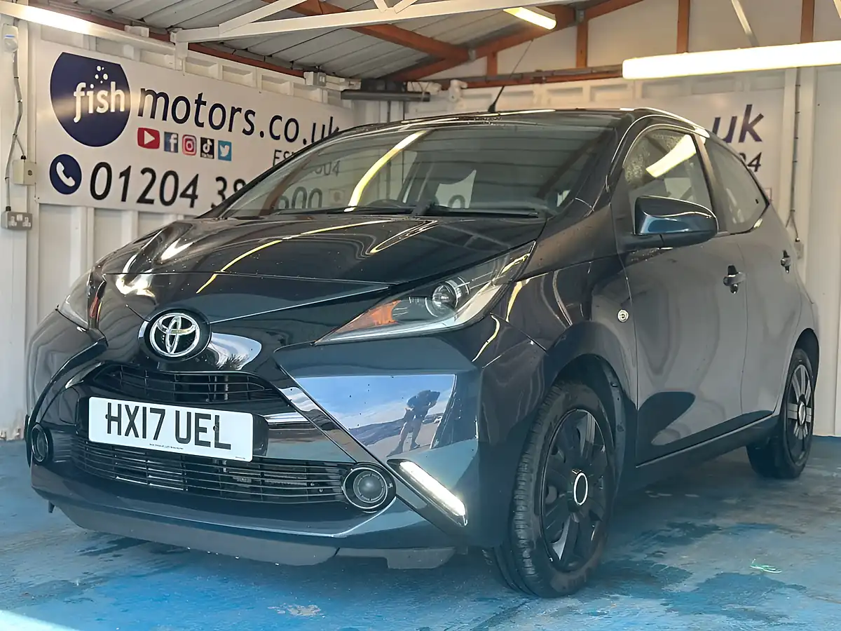 Used 2017 Toyota Aygo X-Play Blue - Front View