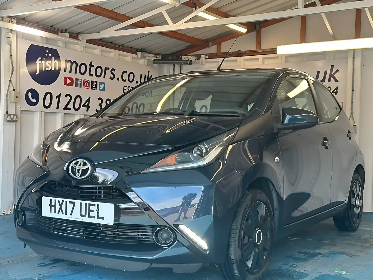 Used 2017 Toyota Aygo X-Play Blue - Interior and Exterior details 5