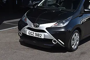 Used 2017 Toyota Aygo X-Play Bold Black - Interior and Exterior details 11