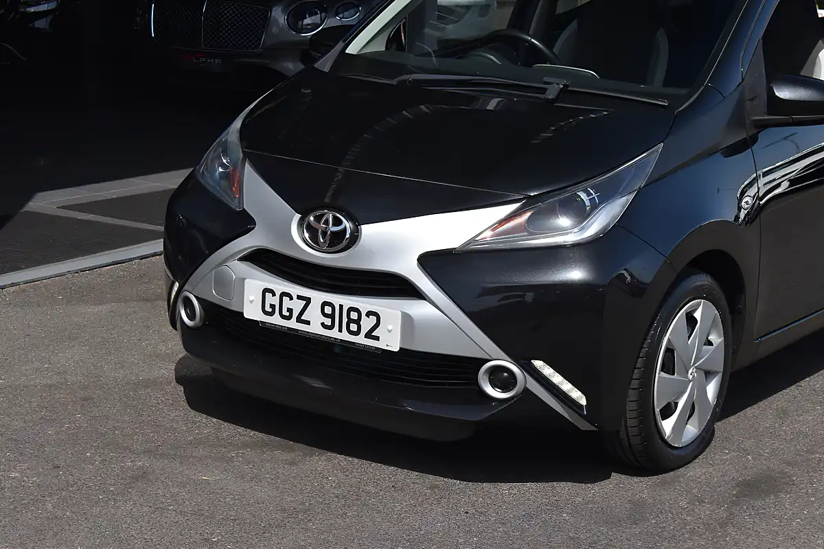 Used 2017 Toyota Aygo X-Play Bold Black - Interior and Exterior details 11