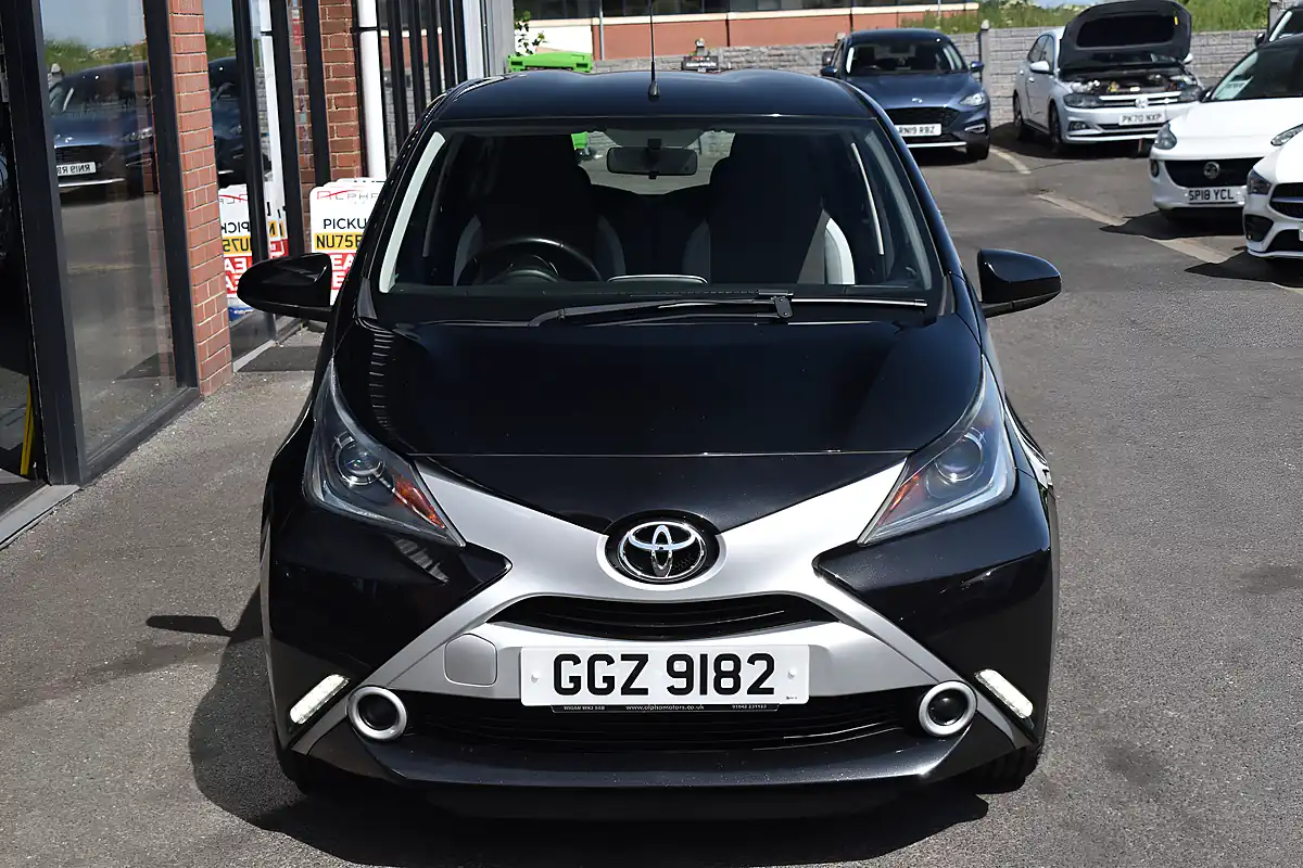 Used 2017 Toyota Aygo X-Play Bold Black - Interior and Exterior details 3