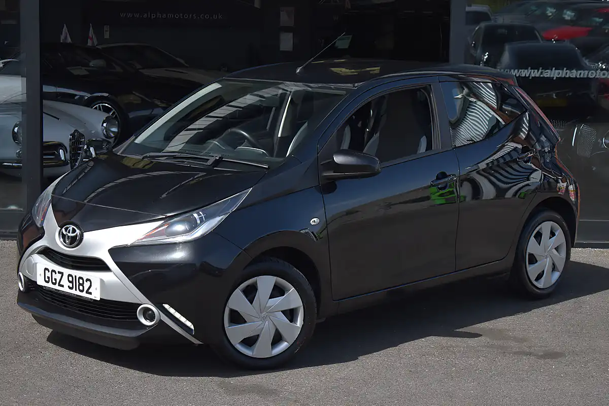 Used 2017 Toyota Aygo X-Play Bold Black - Interior and Exterior details 4
