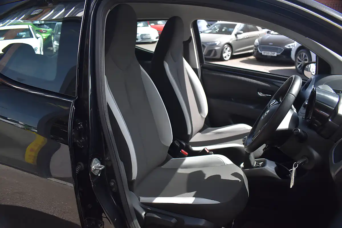 Used 2017 Toyota Aygo X-Play Bold Black - Interior and Exterior details 7