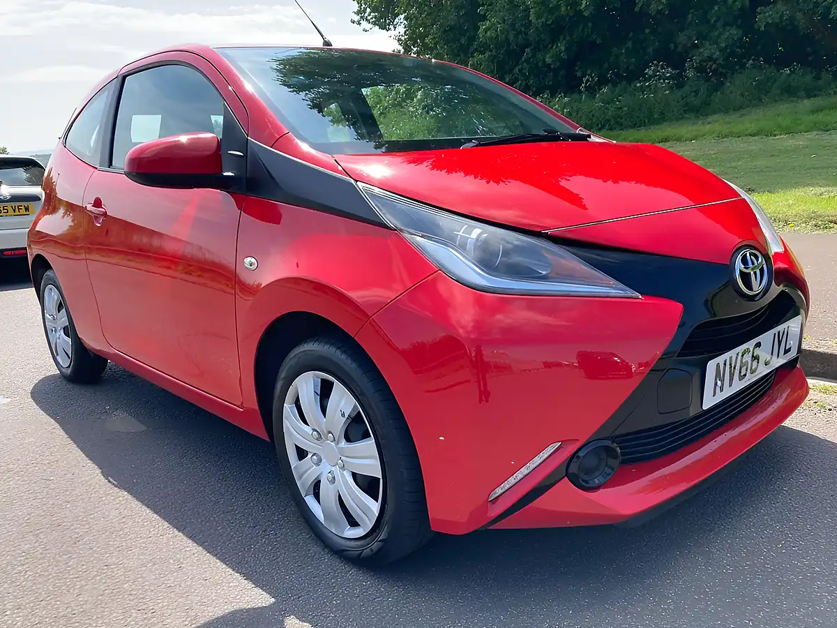 Used 2017 Toyota Aygo X-Play Red - Front View