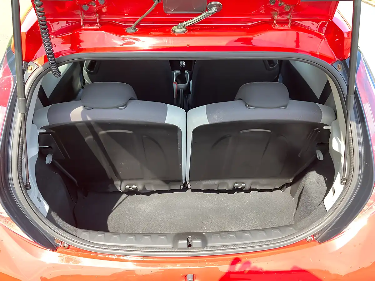 Used 2017 Toyota Aygo X-Play Red - Interior and Exterior details 10
