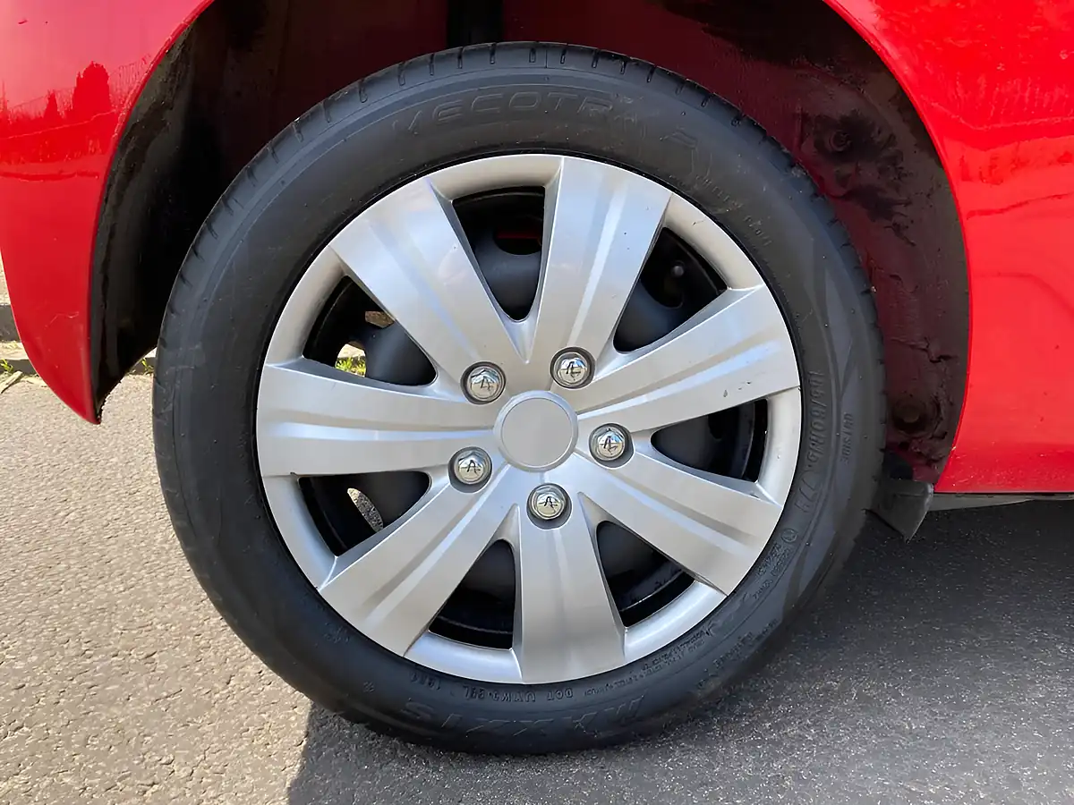 Used 2017 Toyota Aygo X-Play Red - Interior and Exterior details 11