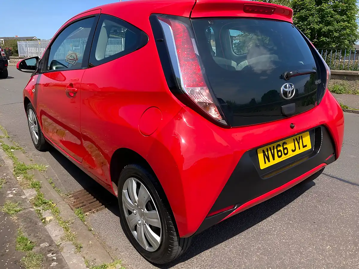 Used 2017 Toyota Aygo X-Play Red - Interior and Exterior details 4