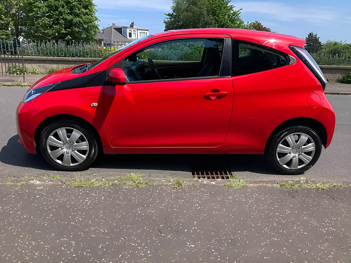 Used 2017 Toyota Aygo X-Play Red - Interior and Exterior details 5