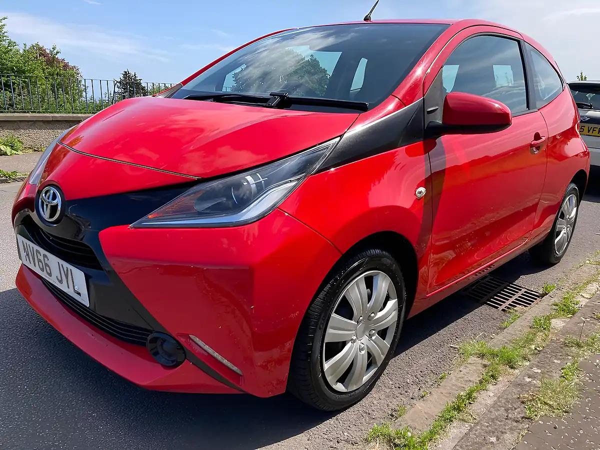 Used 2017 Toyota Aygo X-Play Red - Interior and Exterior details 8