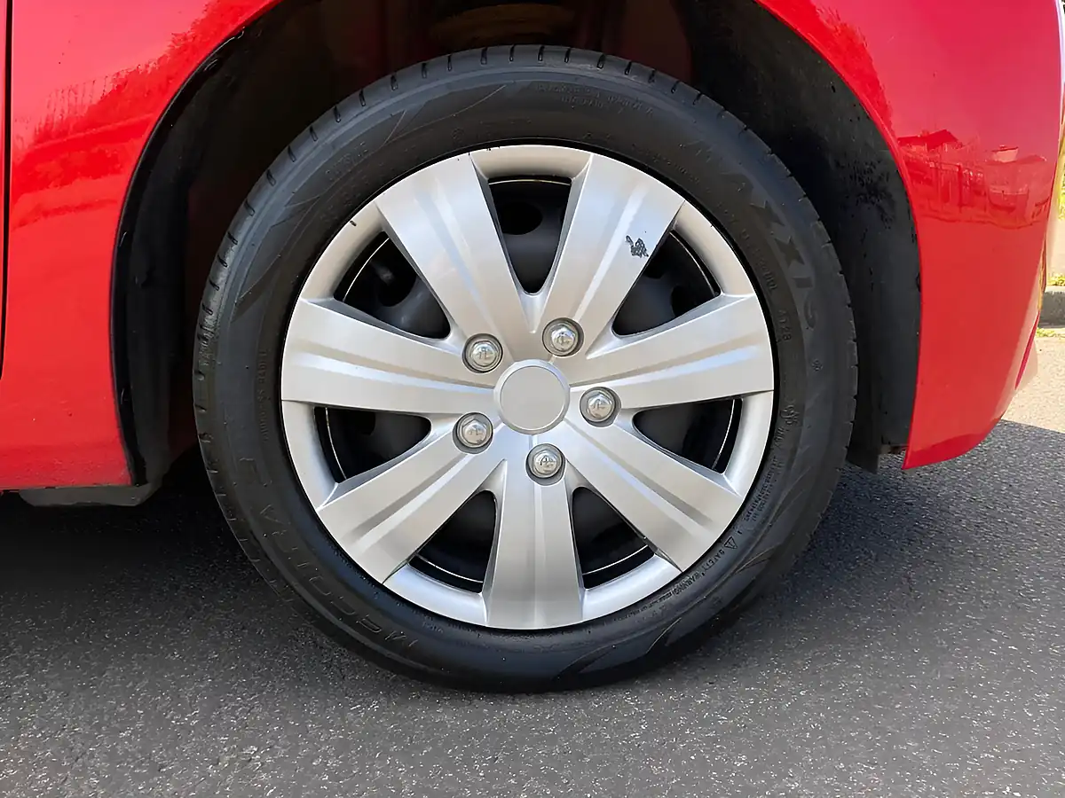 Used 2017 Toyota Aygo X-Play Red - Interior and Exterior details 9