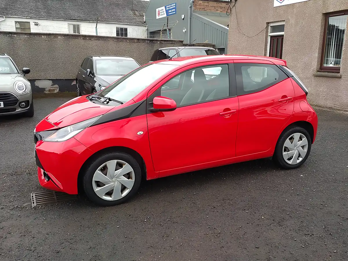 Used 2017 Toyota Aygo X-Play Red - Front View