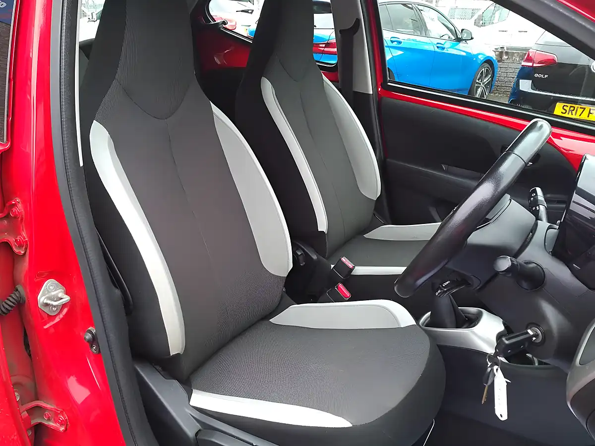 Used 2017 Toyota Aygo X-Play Red - Interior and Exterior details 13