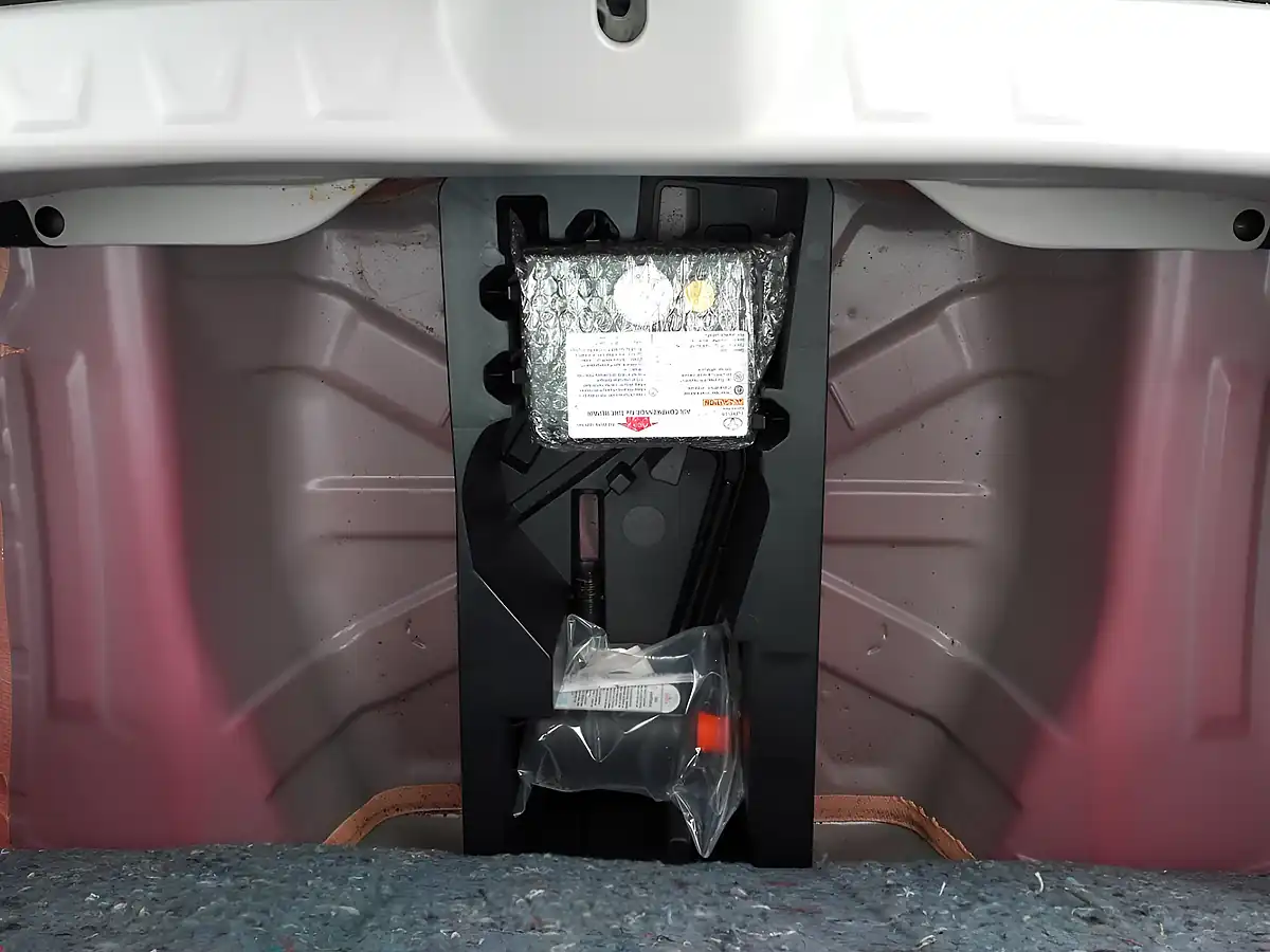 Used 2017 Toyota Aygo X-Play Red - Interior and Exterior details 16