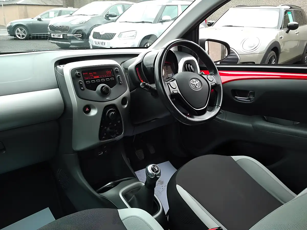 Used 2017 Toyota Aygo X-Play Red - Interior and Exterior details 18