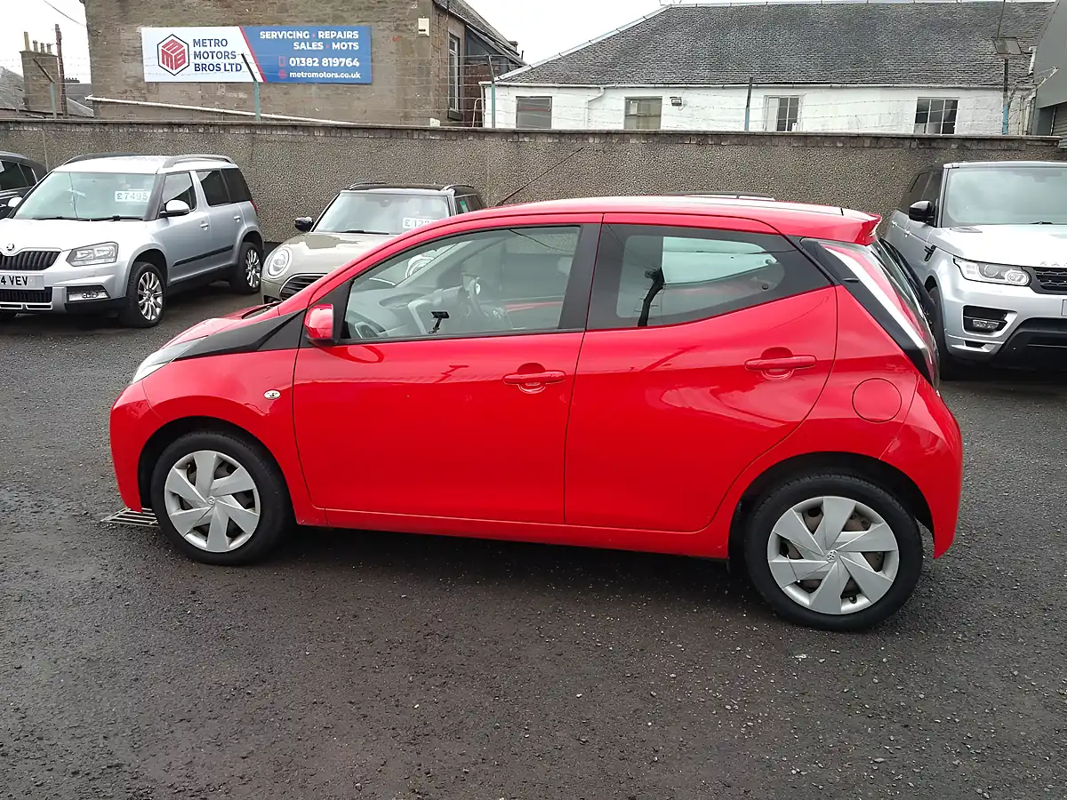 Used 2017 Toyota Aygo X-Play Red - Interior and Exterior details 2
