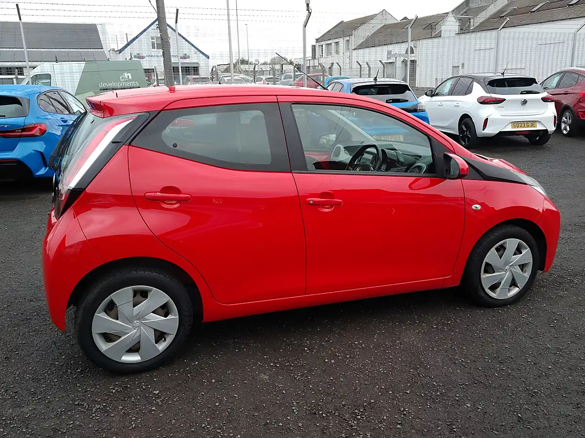 Used 2017 Toyota Aygo X-Play Red - Interior and Exterior details 6