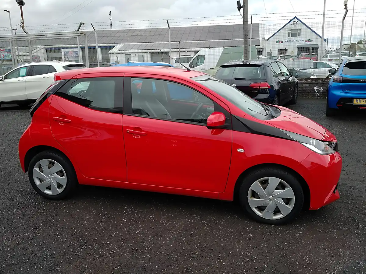 Used 2017 Toyota Aygo X-Play Red - Interior and Exterior details 7