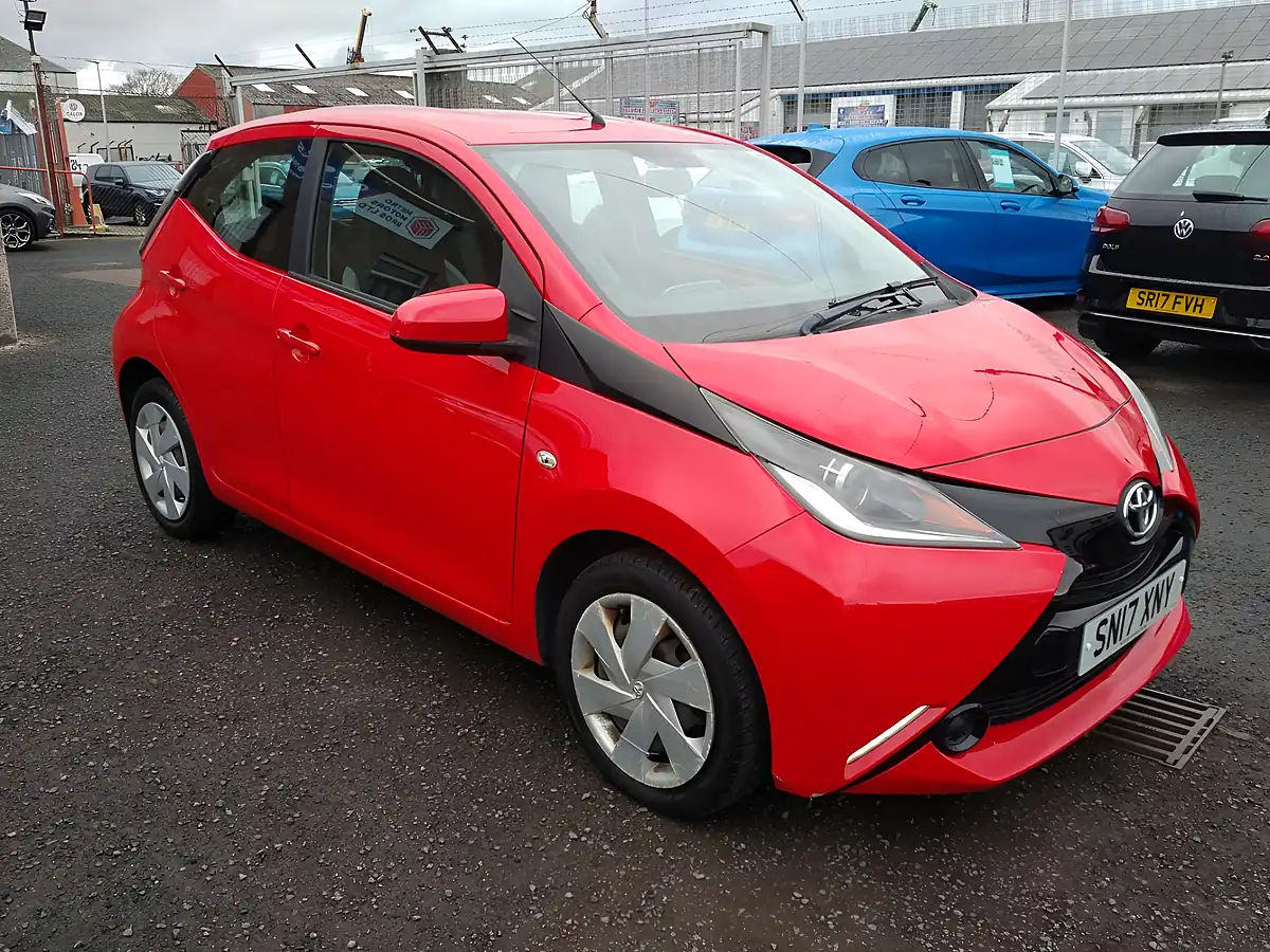 Used 2017 Toyota Aygo X-Play Red - Interior and Exterior details 8