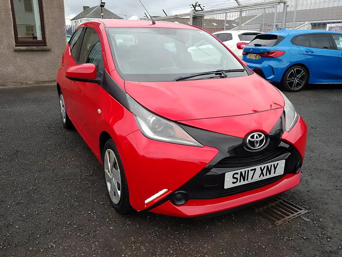 Used 2017 Toyota Aygo X-Play Red - Interior and Exterior details 9