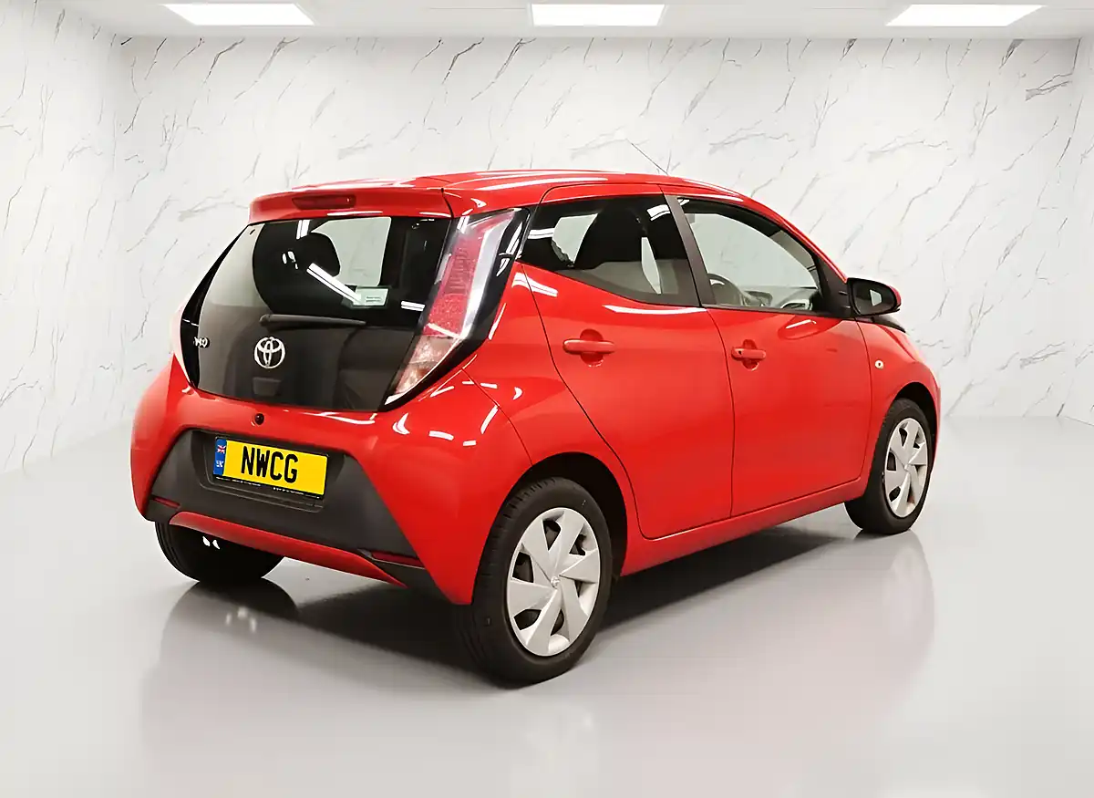 Used 2017 Toyota Aygo X-Play Red - Interior and Exterior details 4