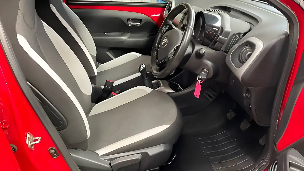 Used 2017 Toyota Aygo X-Play Red - Interior and Exterior details 9