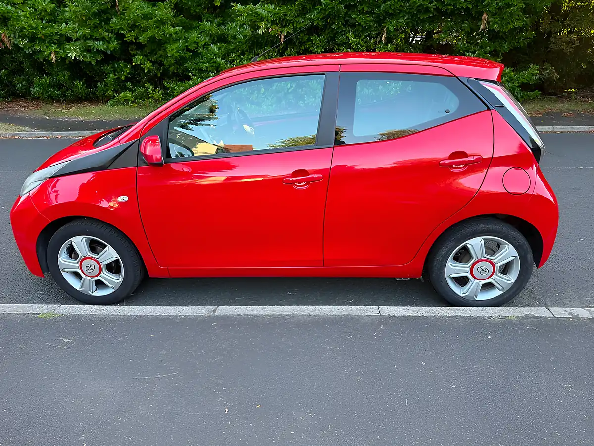 Used 2017 Toyota Aygo X-Play Red - Interior and Exterior details 5