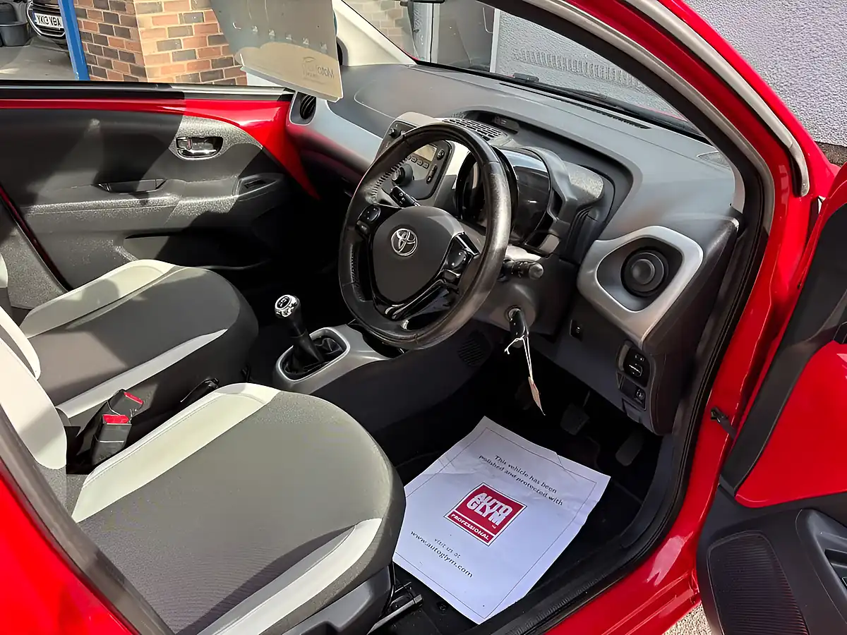 Used 2017 Toyota Aygo X-Play Red - Interior and Exterior details 3