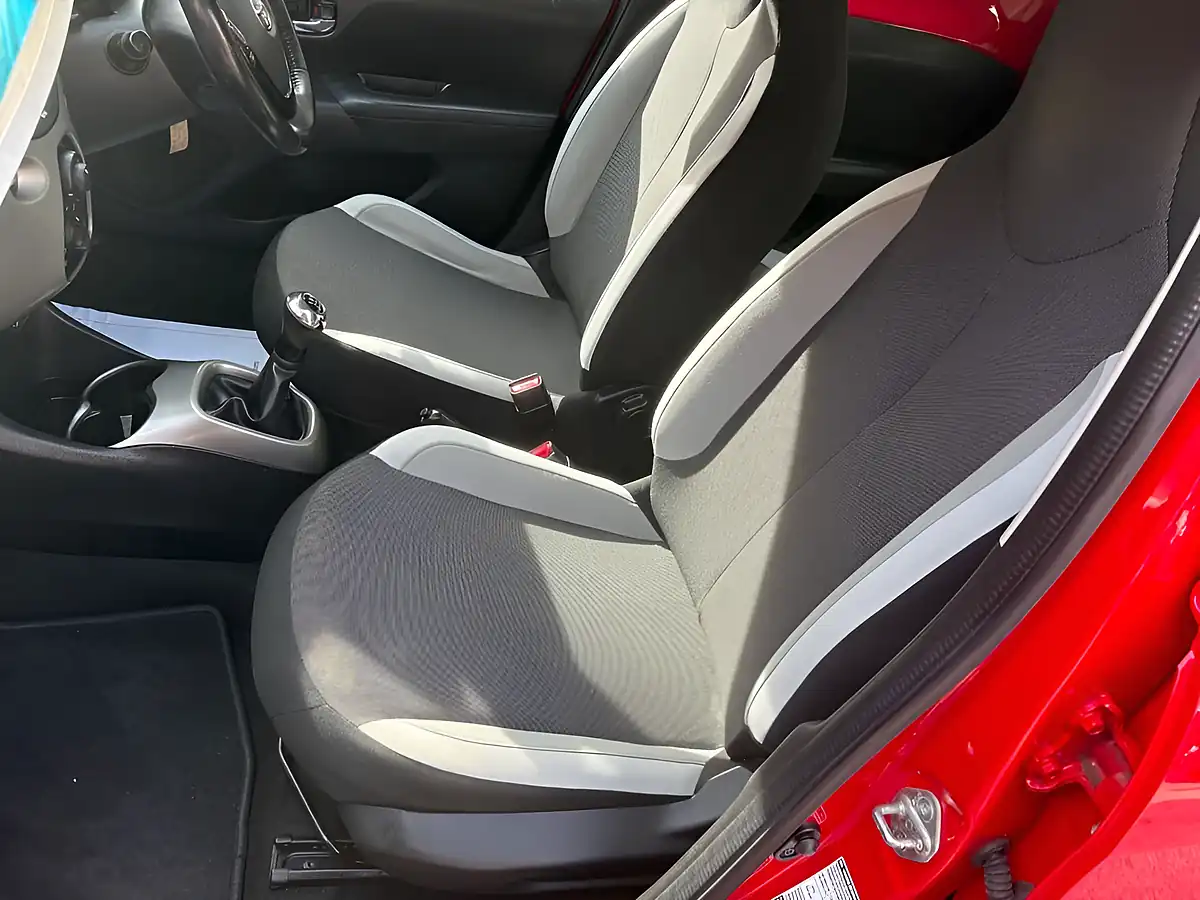 Used 2017 Toyota Aygo X-Play Red - Interior and Exterior details 7