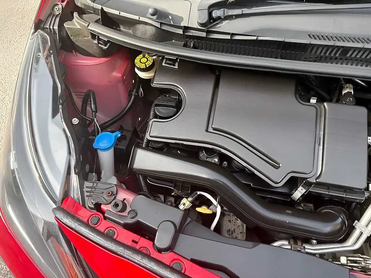 Used 2017 Toyota Aygo X-Play Red - Interior and Exterior details 8