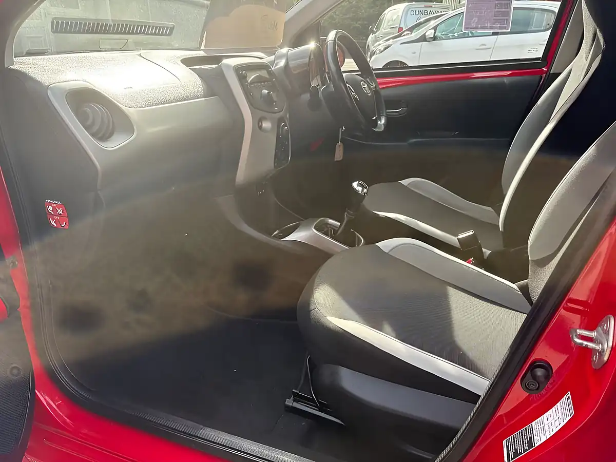 Used 2017 Toyota Aygo X-Play Red - Interior and Exterior details 9