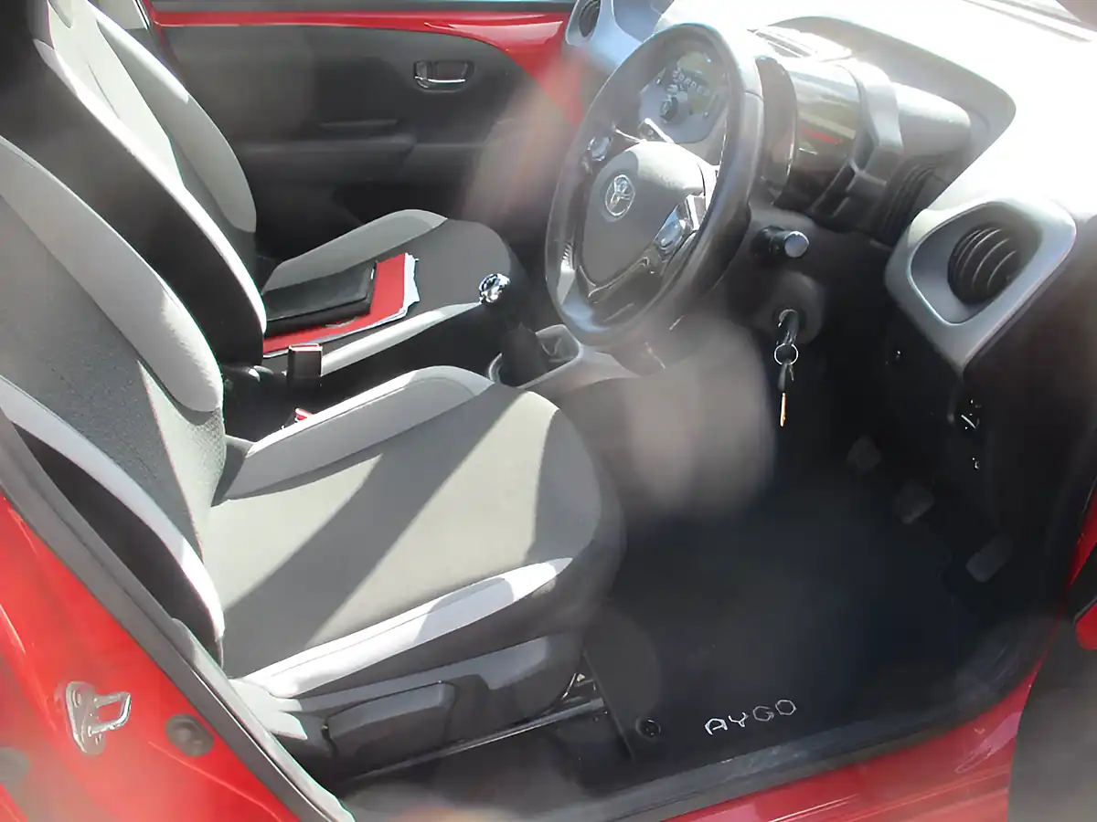 Used 2017 Toyota Aygo X-Play Red - Interior and Exterior details 11