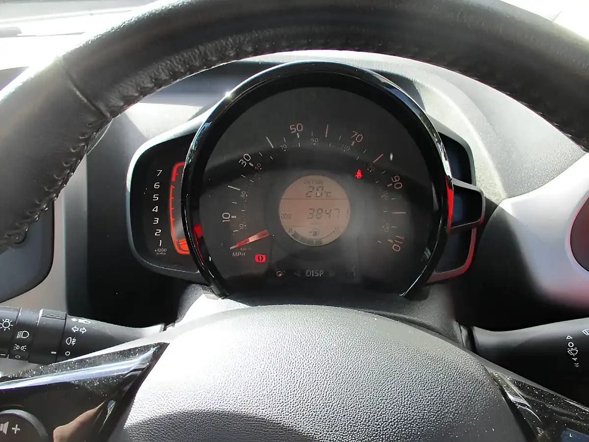 Used 2017 Toyota Aygo X-Play Red - Interior and Exterior details 15