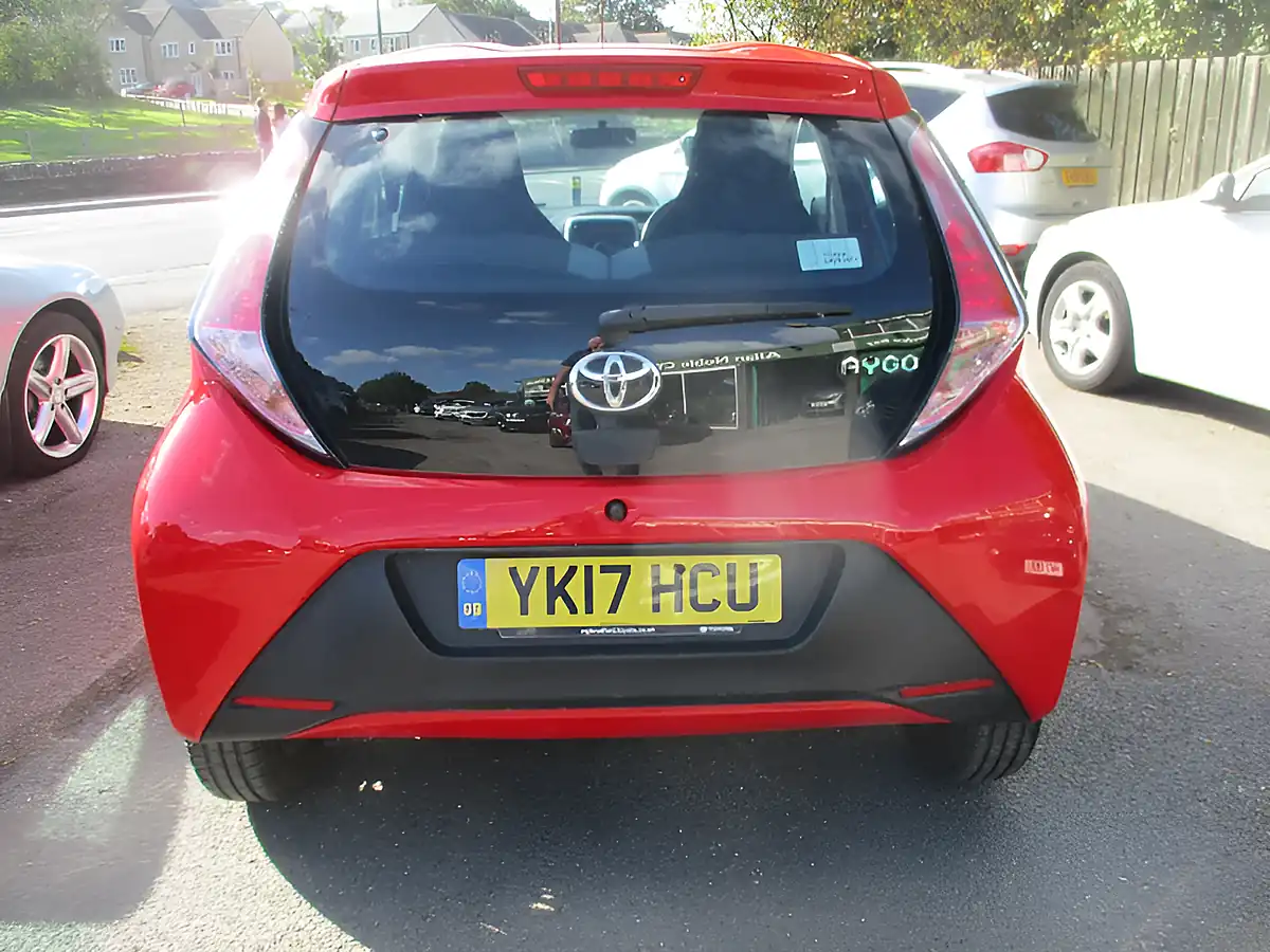 Used 2017 Toyota Aygo X-Play Red - Interior and Exterior details 4