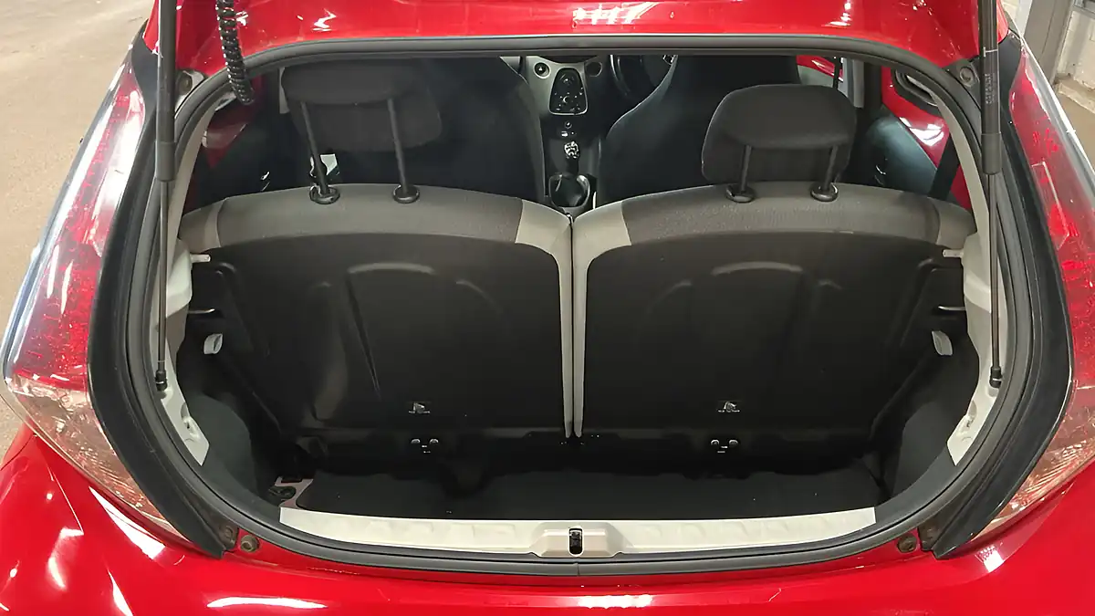 Used 2017 Toyota Aygo X-Play Red - Interior and Exterior details 10