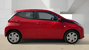 Used 2017 Toyota Aygo X-Play Red - Interior and Exterior details 5