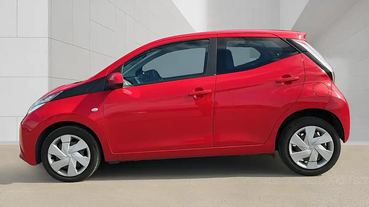 Used 2017 Toyota Aygo X-Play Red - Interior and Exterior details 6