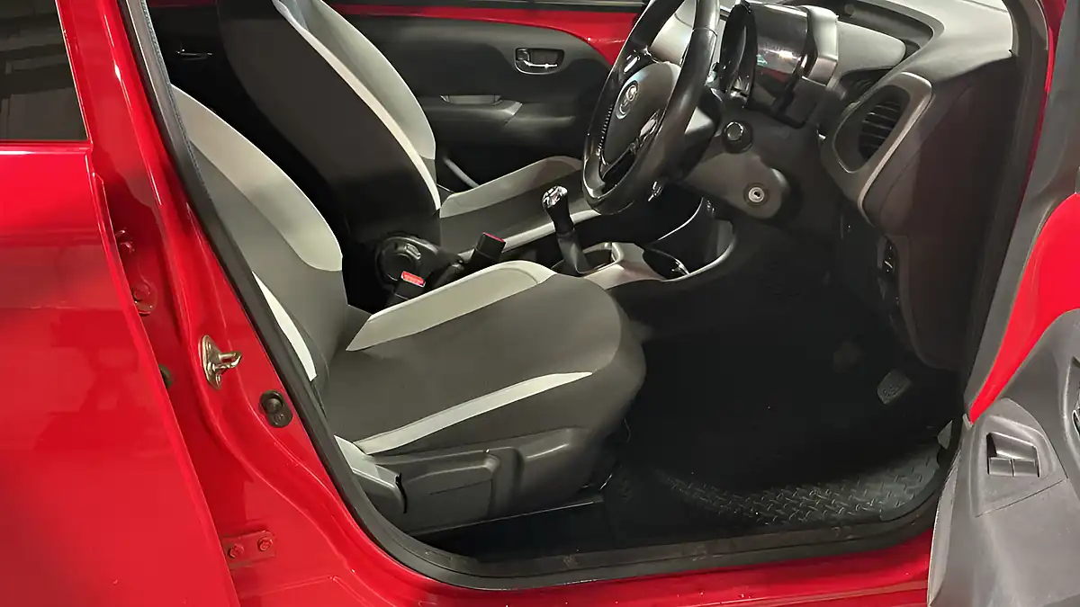 Used 2017 Toyota Aygo X-Play Red - Interior and Exterior details 7