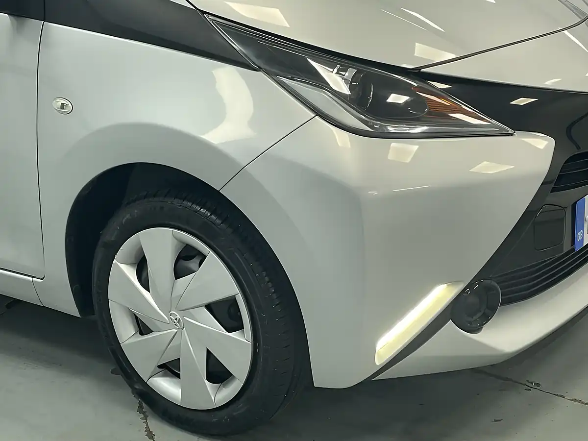 Used 2017 Toyota Aygo X-Play Silver - Interior and Exterior details 13