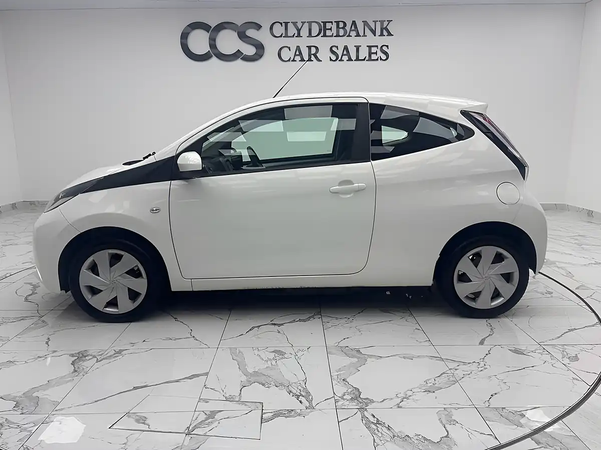 Used 2017 Toyota Aygo X-Play White - Interior and Exterior details 10