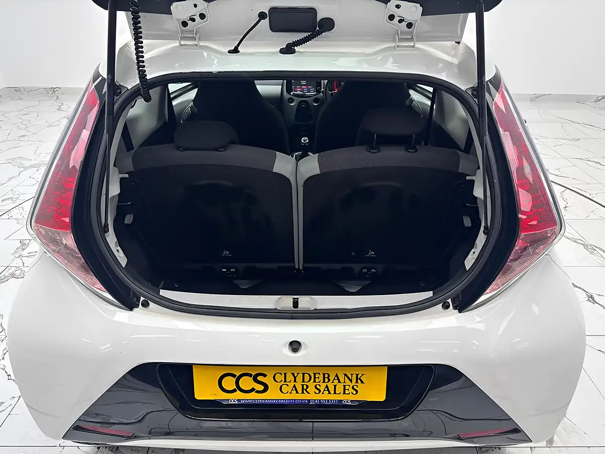 Used 2017 Toyota Aygo X-Play White - Interior and Exterior details 14