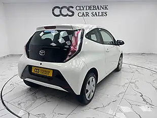 Used 2017 Toyota Aygo X-Play White - Interior and Exterior details 3