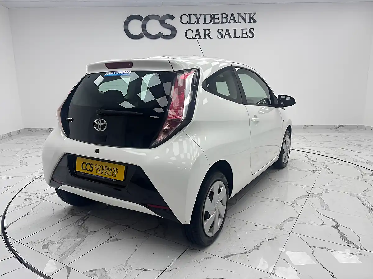 Used 2017 Toyota Aygo X-Play White - Interior and Exterior details 3