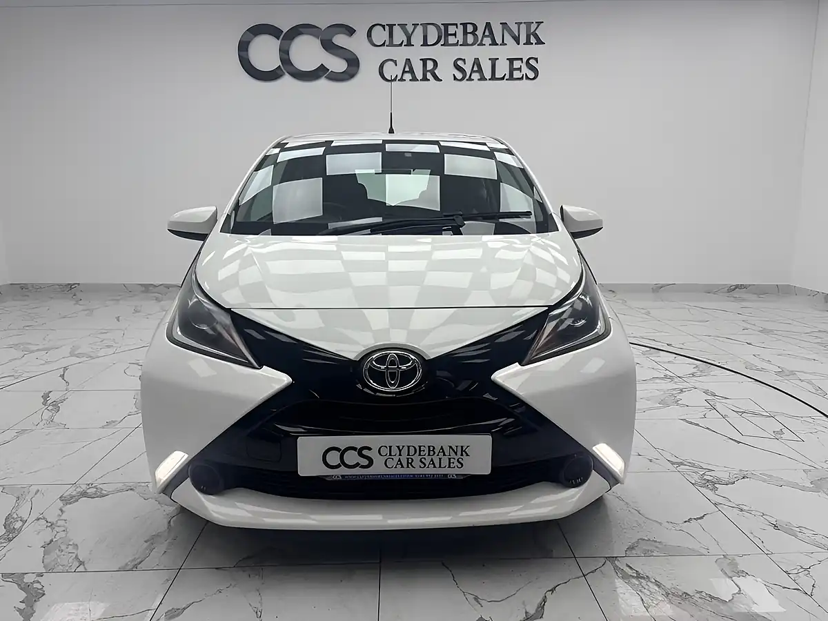 Used 2017 Toyota Aygo X-Play White - Interior and Exterior details 8