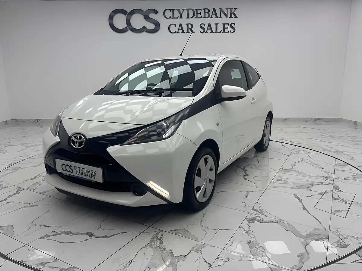 Used 2017 Toyota Aygo X-Play White - Interior and Exterior details 9