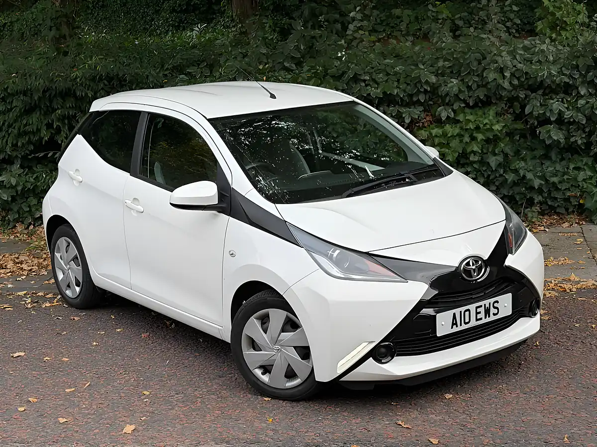 Used 2017 Toyota Aygo X-Play White - Interior and Exterior details 4